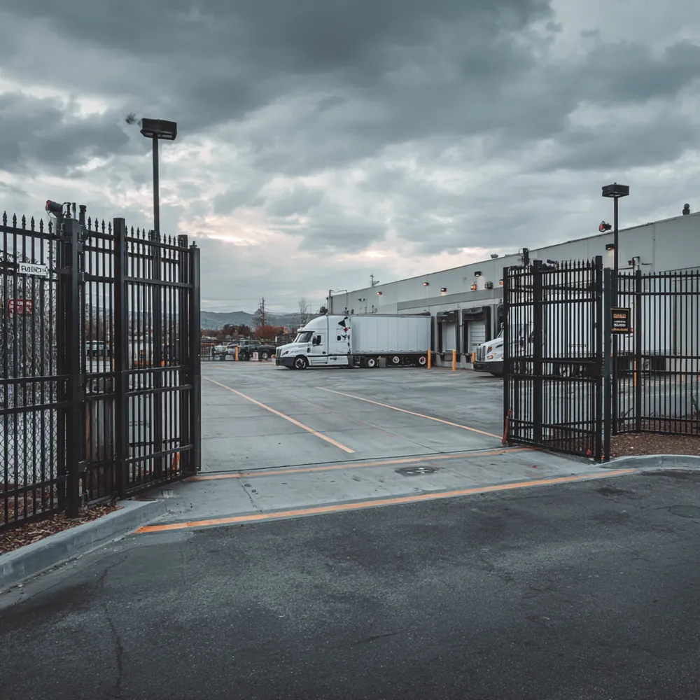 251230_2026 Commercial Long Range PTZ Camera Systems Control Room Auto-Tracking for Industrial Yard Evidence Recording